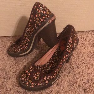 Rocket Dog Women’s Floral Corduroy heels